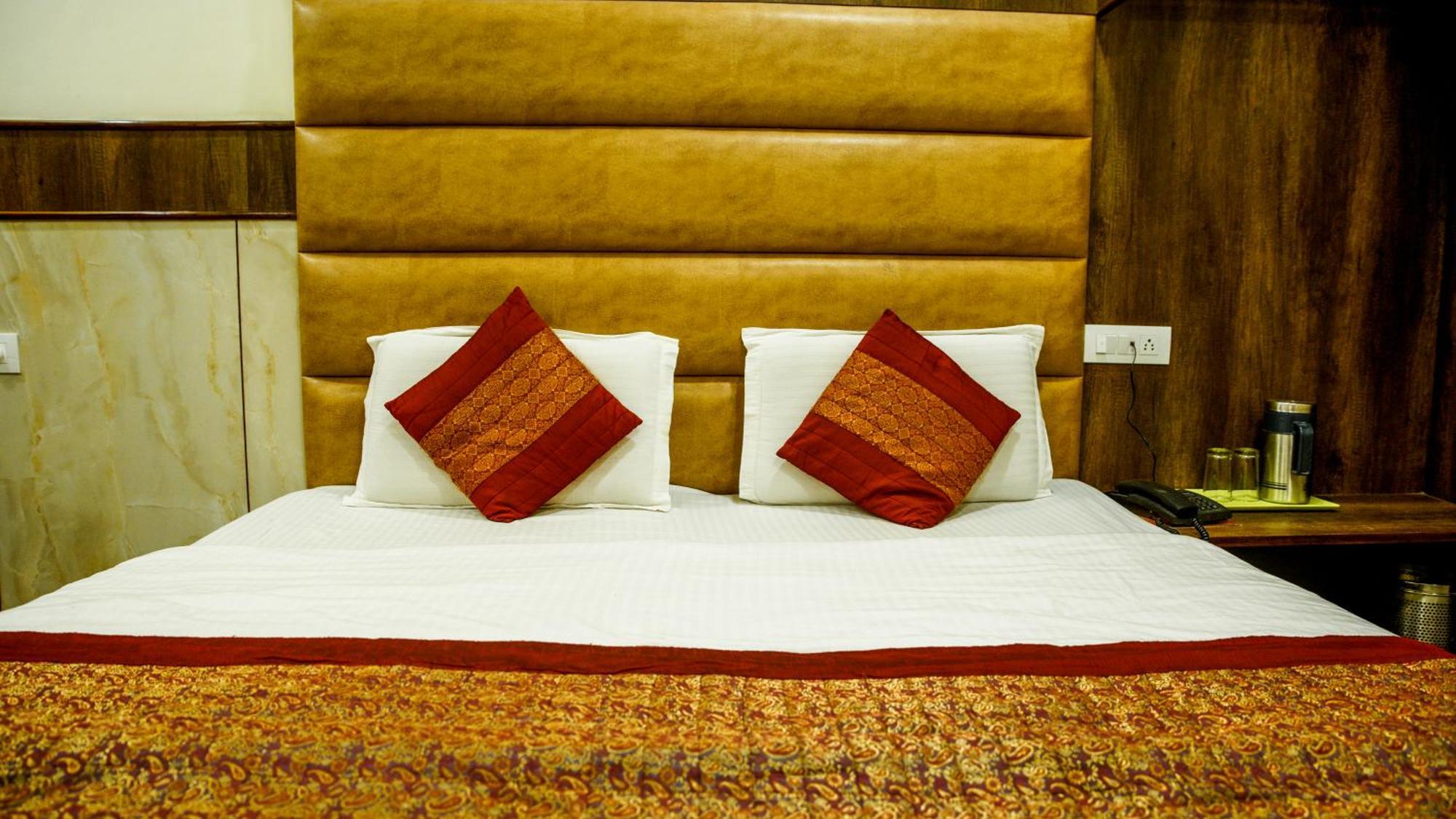 Hotel Raghunath Джамму Экстерьер фото