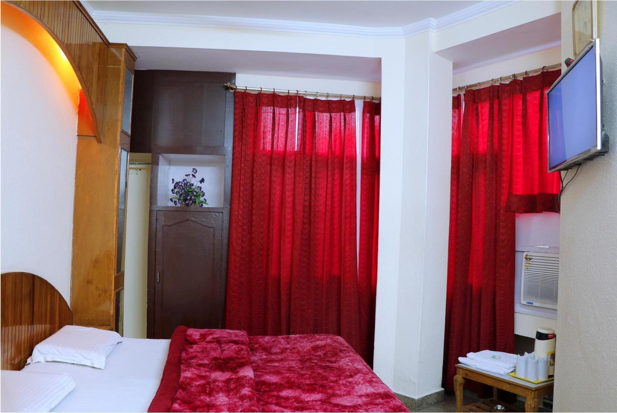 Hotel Raghunath Джамму Экстерьер фото