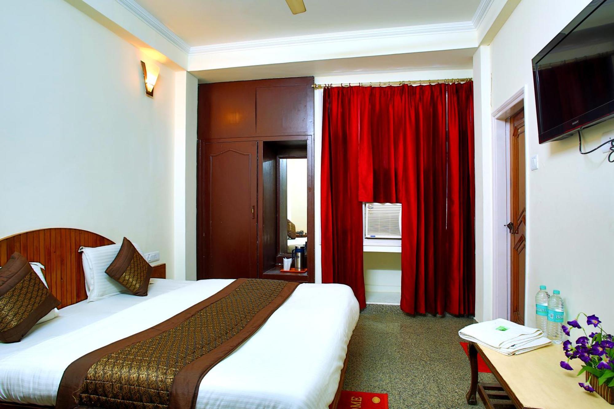 Hotel Raghunath Джамму Экстерьер фото