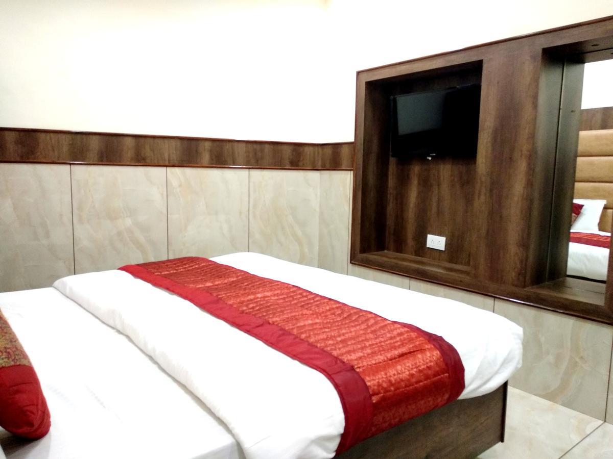 Hotel Raghunath Джамму Экстерьер фото